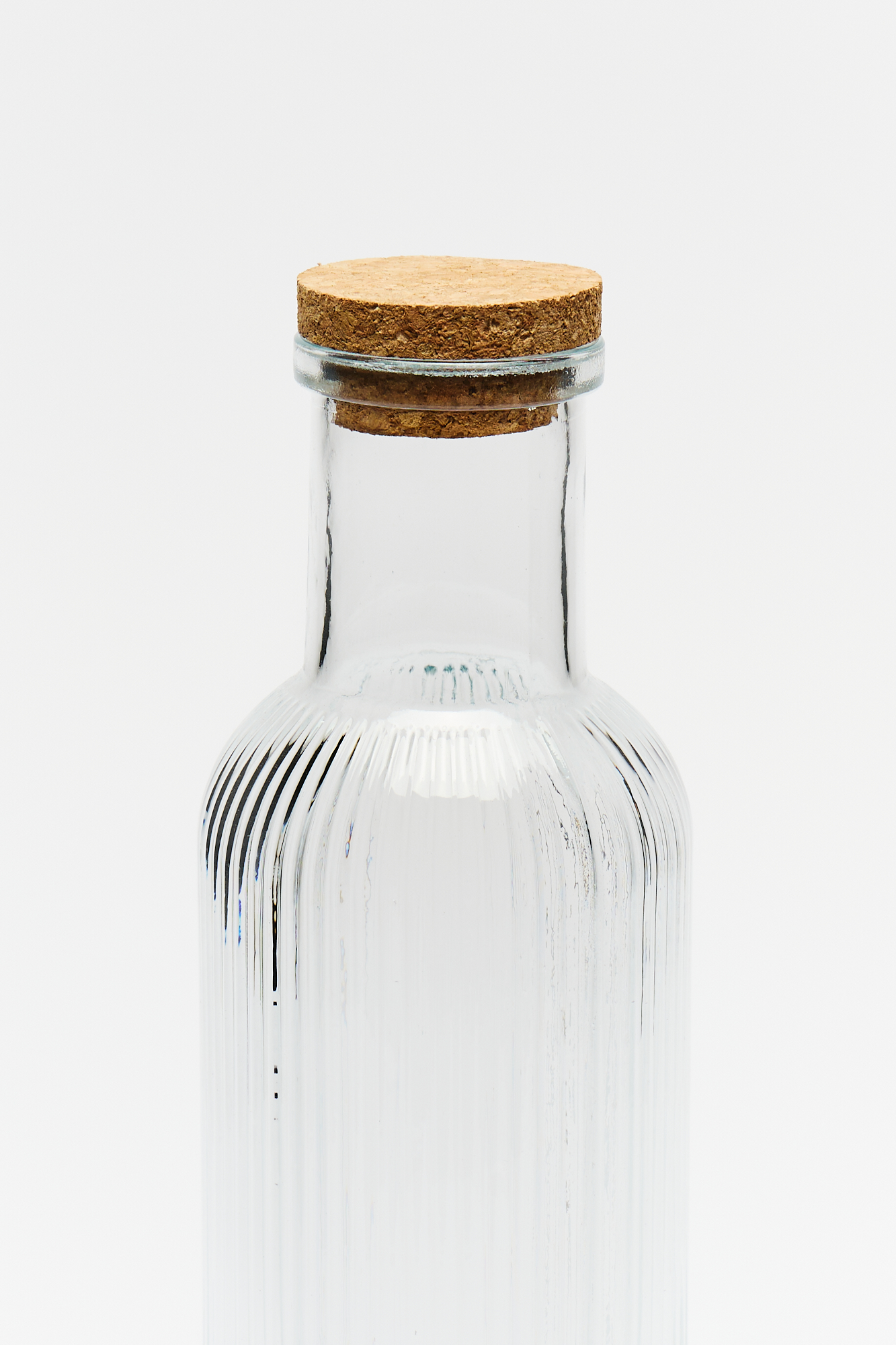 Botella Vidrio Facetada con Rayas Verticales y Tapon Corcho 1 Lt - Image 2