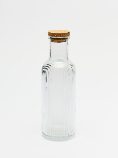 Botella Vidrio Facetada con Rayas Verticales y Tapon Corcho 1 Lt